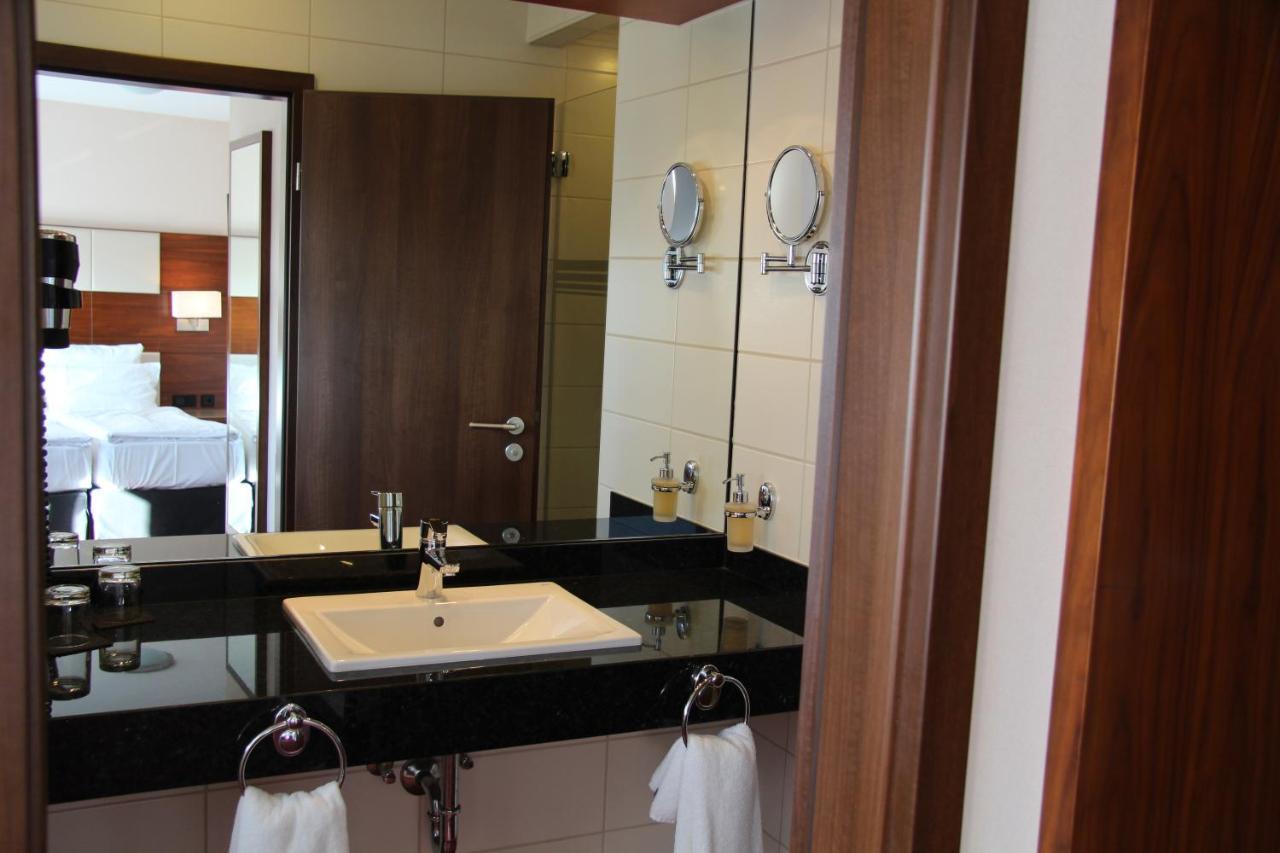 Adena Hotel Бремерхавен Екстериор снимка