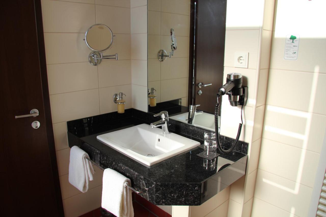 Adena Hotel Бремерхавен Екстериор снимка